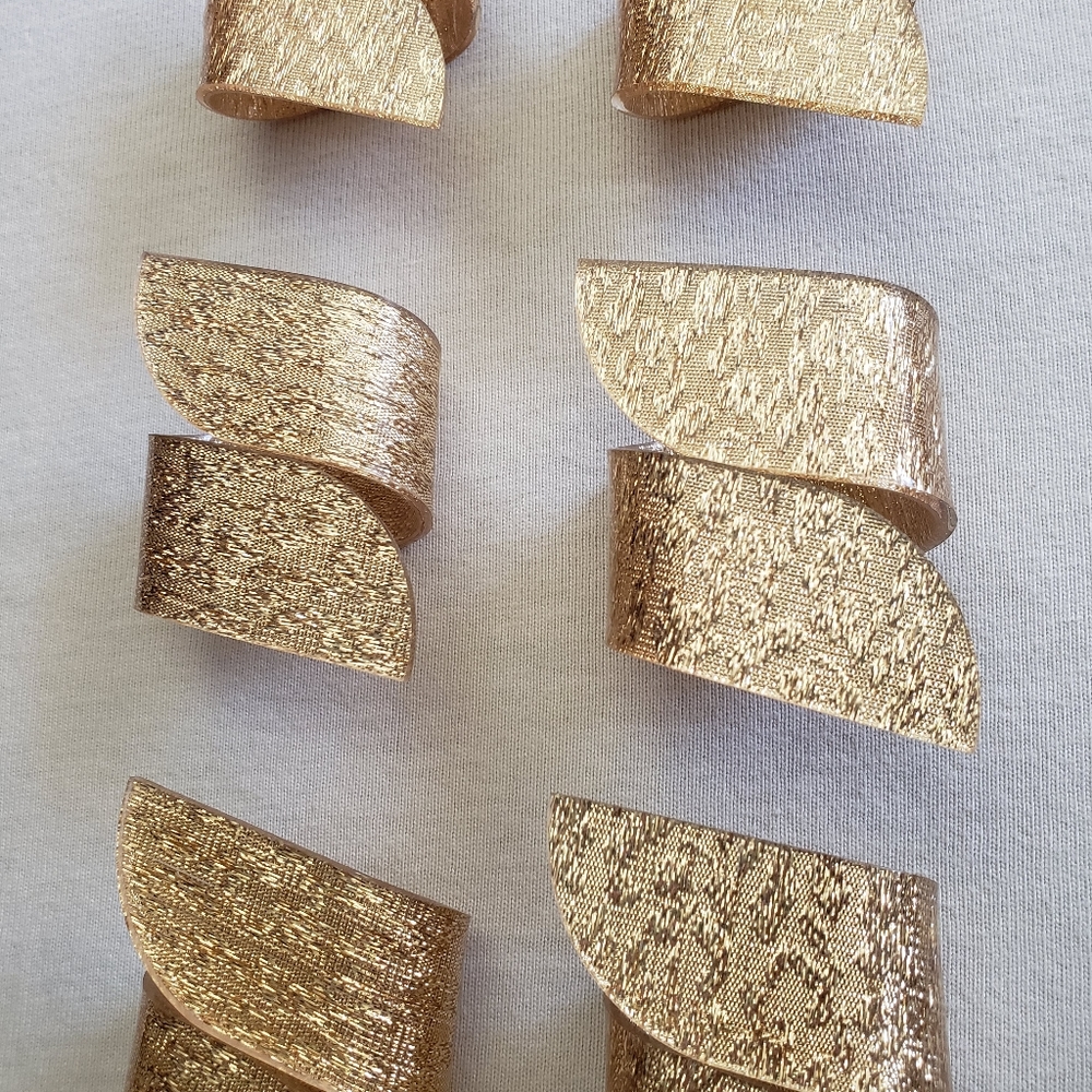GLAM 💫 Set of 6 Beautiful Gold Acrylic Napkin Rings.